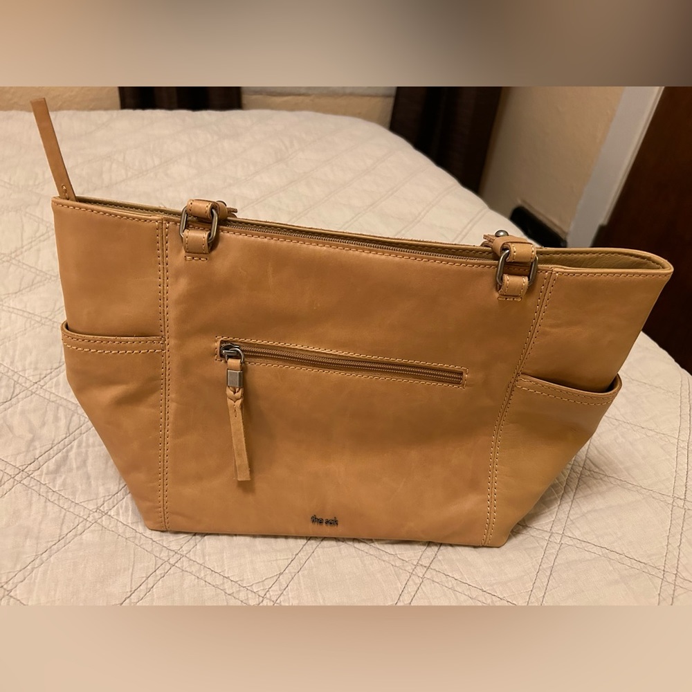 The Sak leather shoulder bag in cashew tan.